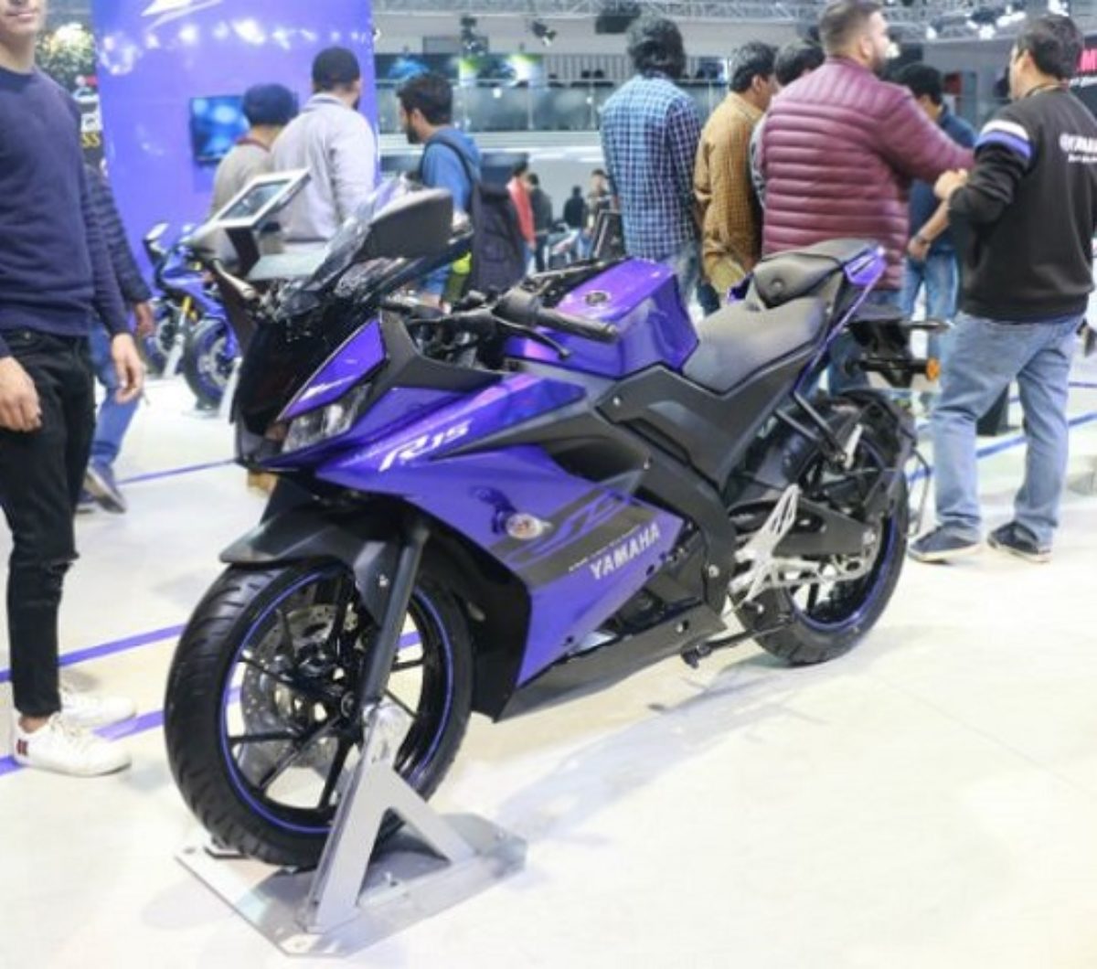 Yamaha R15 V3 2018 Price In India Features Top Speed Mileage