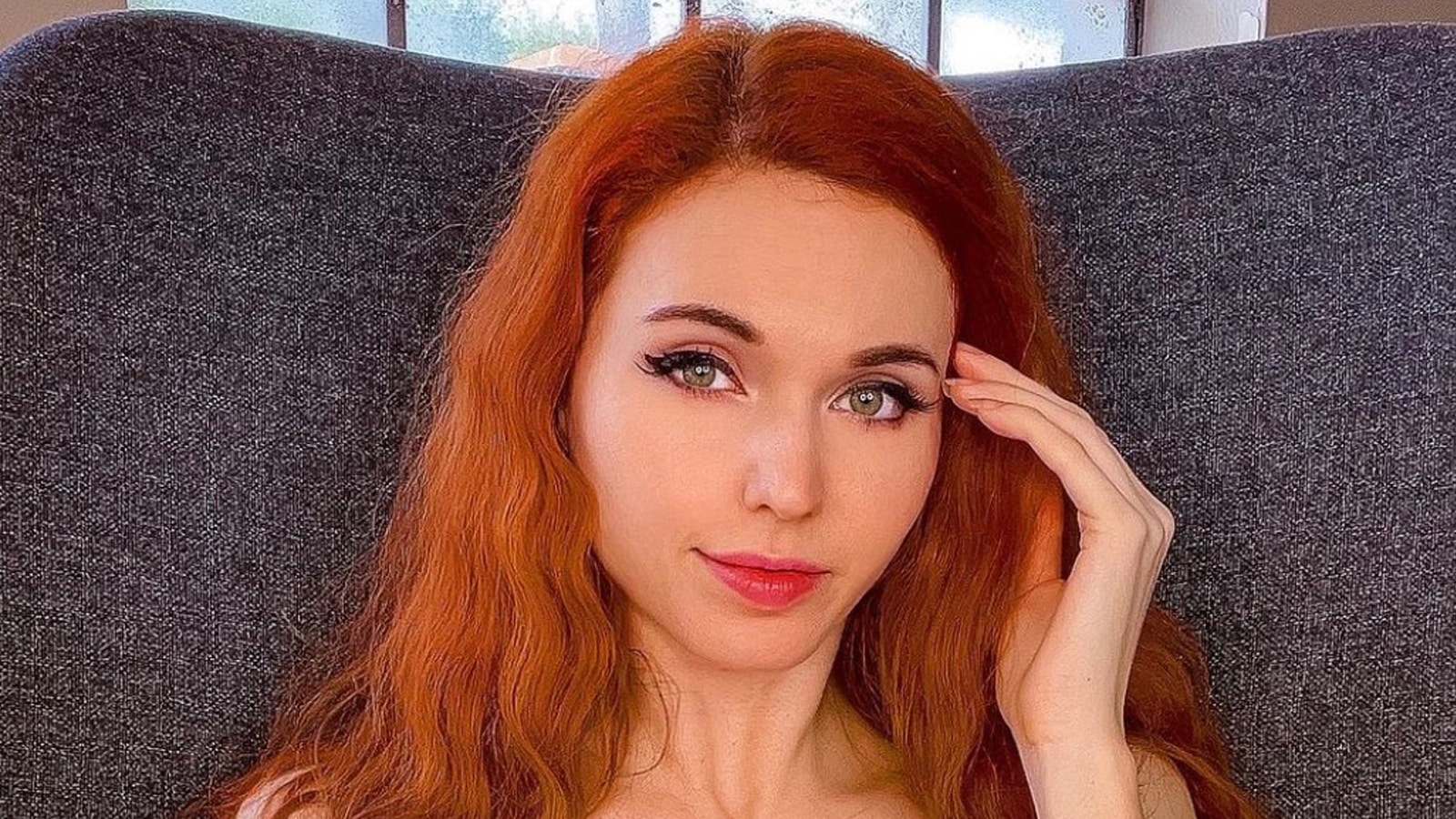Does amouranth have an onlyfans